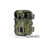 Câmara de vigilância tipo “Caça” com sensor de imagem 8 megapíxeis, concebida para monitorização autónoma em ambientes interiores ou exteriores. Suporta cartão SD até 256 GB, permitindo gravação local de imagens e/ou vídeos sem necessidade de sistemas externos